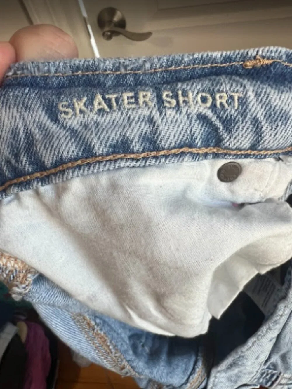 American Eagle Low Rise Denim Baggy Skater Shorts, Light Wash - Size 4